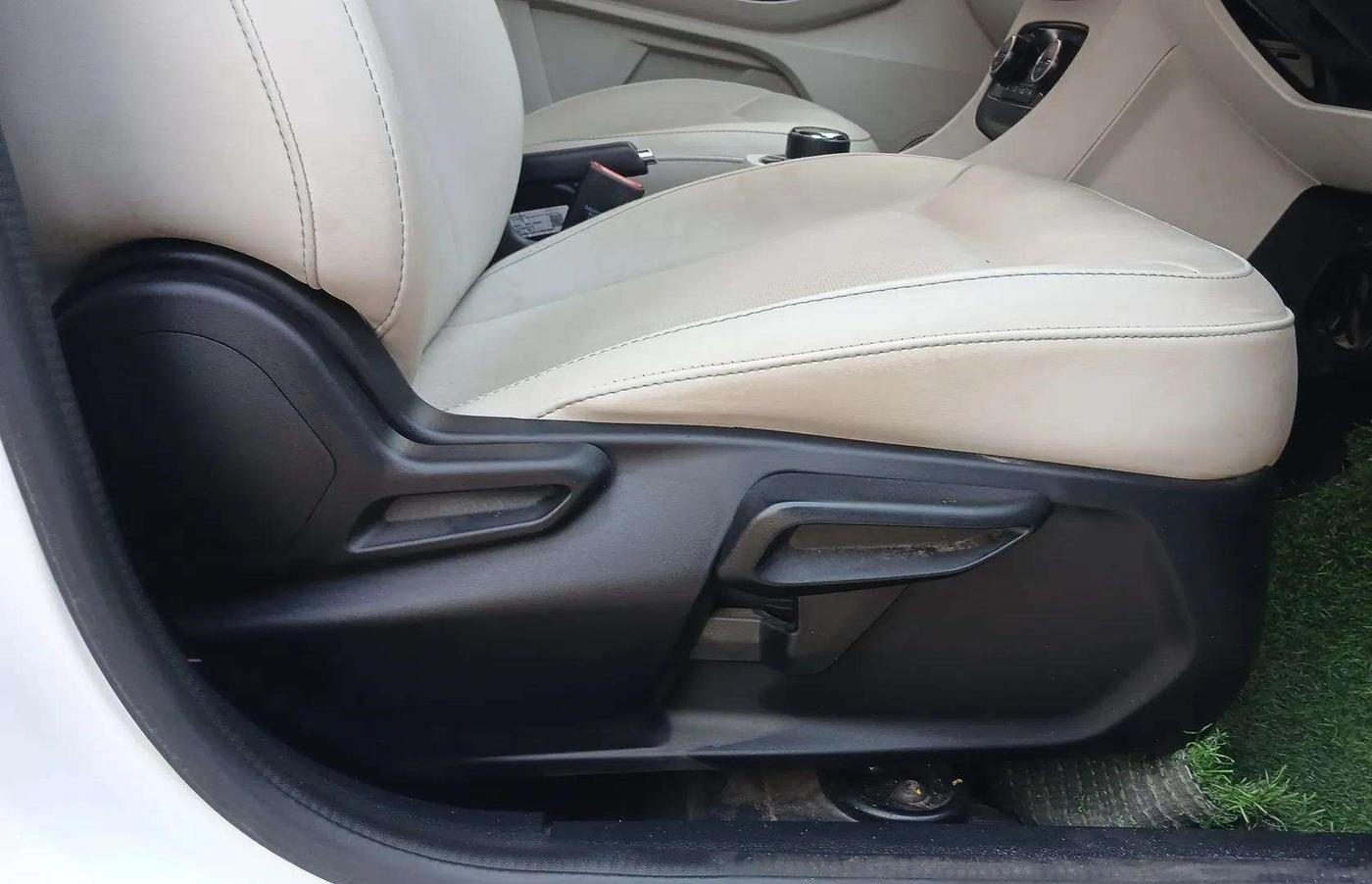 2024 Tata TIAGO EV XZ PLUS TECH LUX LONG RANGE, Electric, Automatic, 15,045 km, Driver Side Adjustment Panel