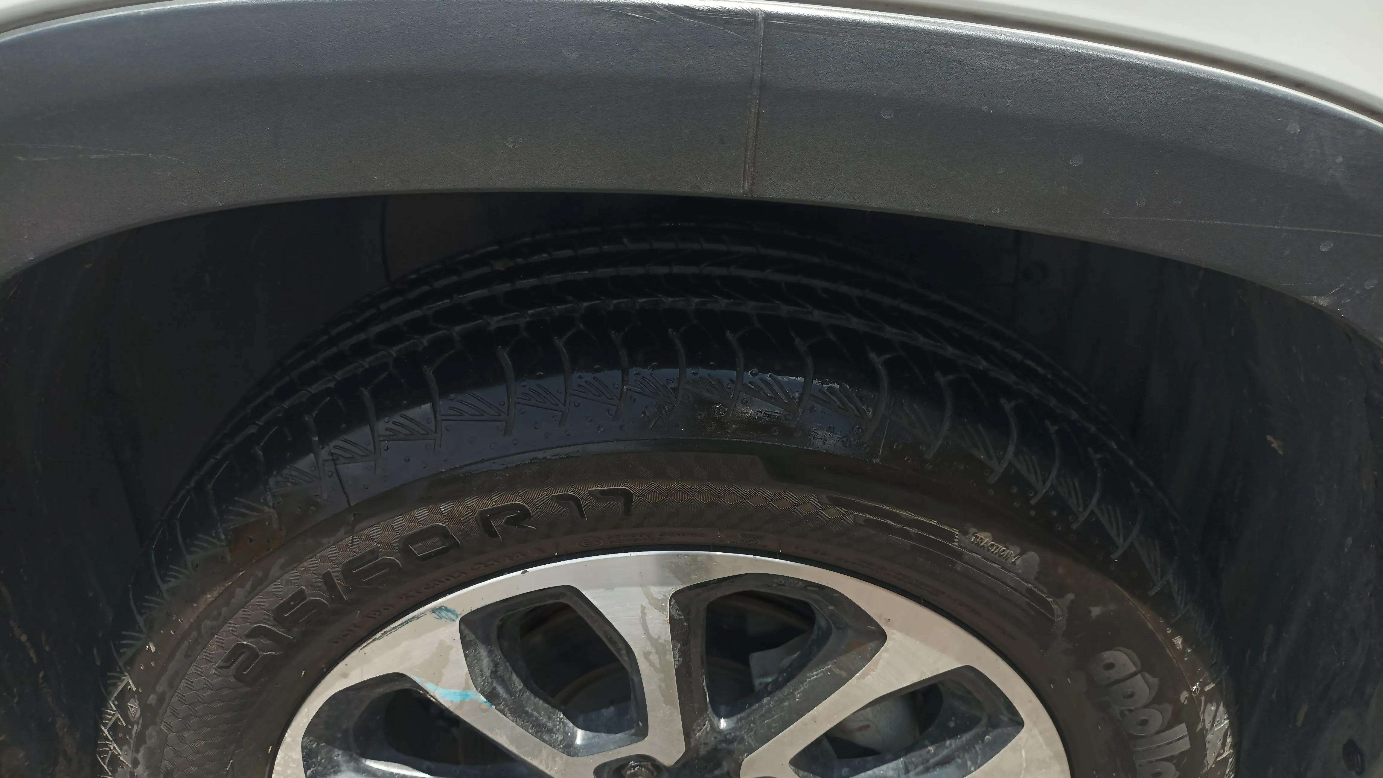 RHS-Front-Tyre-Tread-18