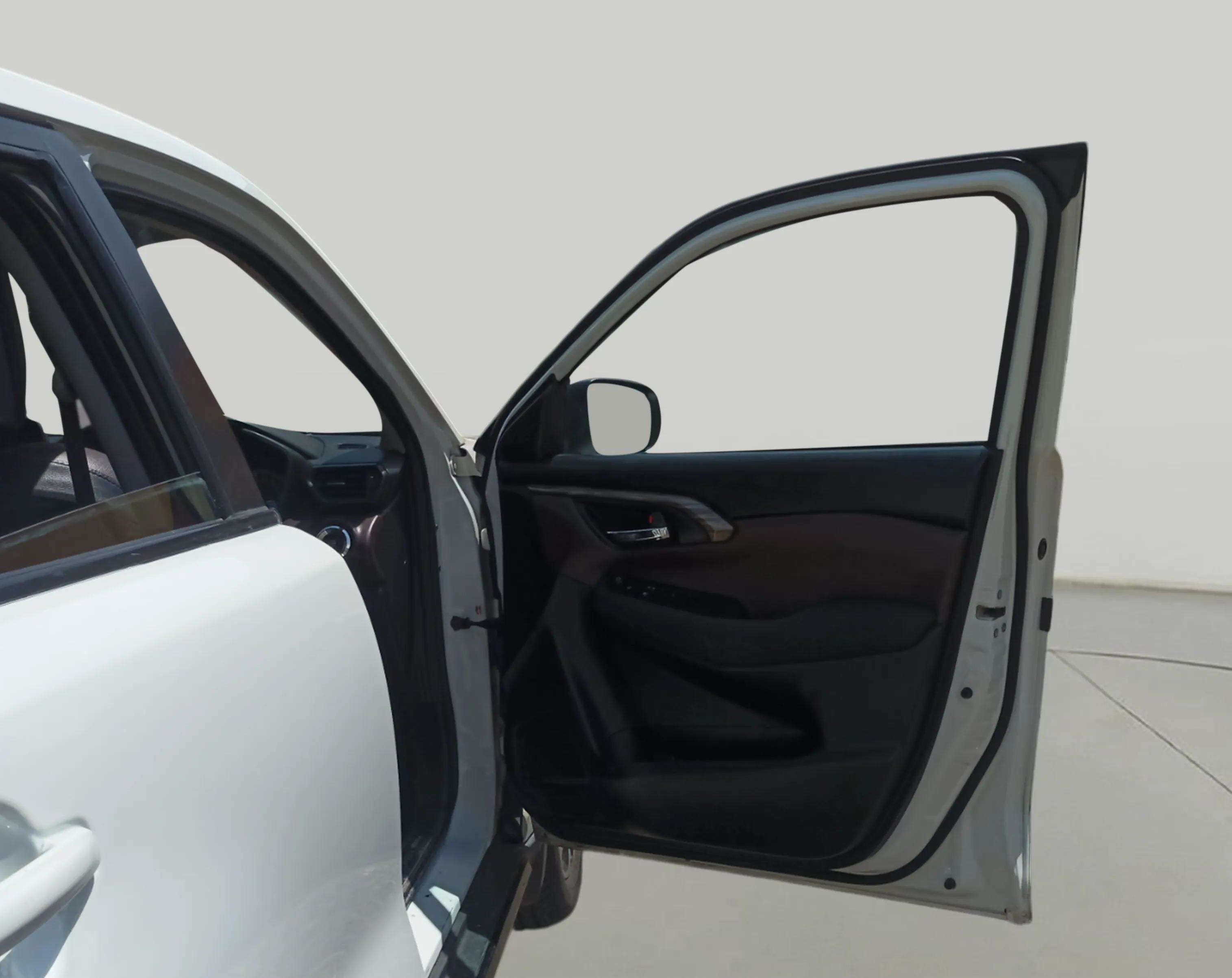 RHS-Front-Door-Open-32