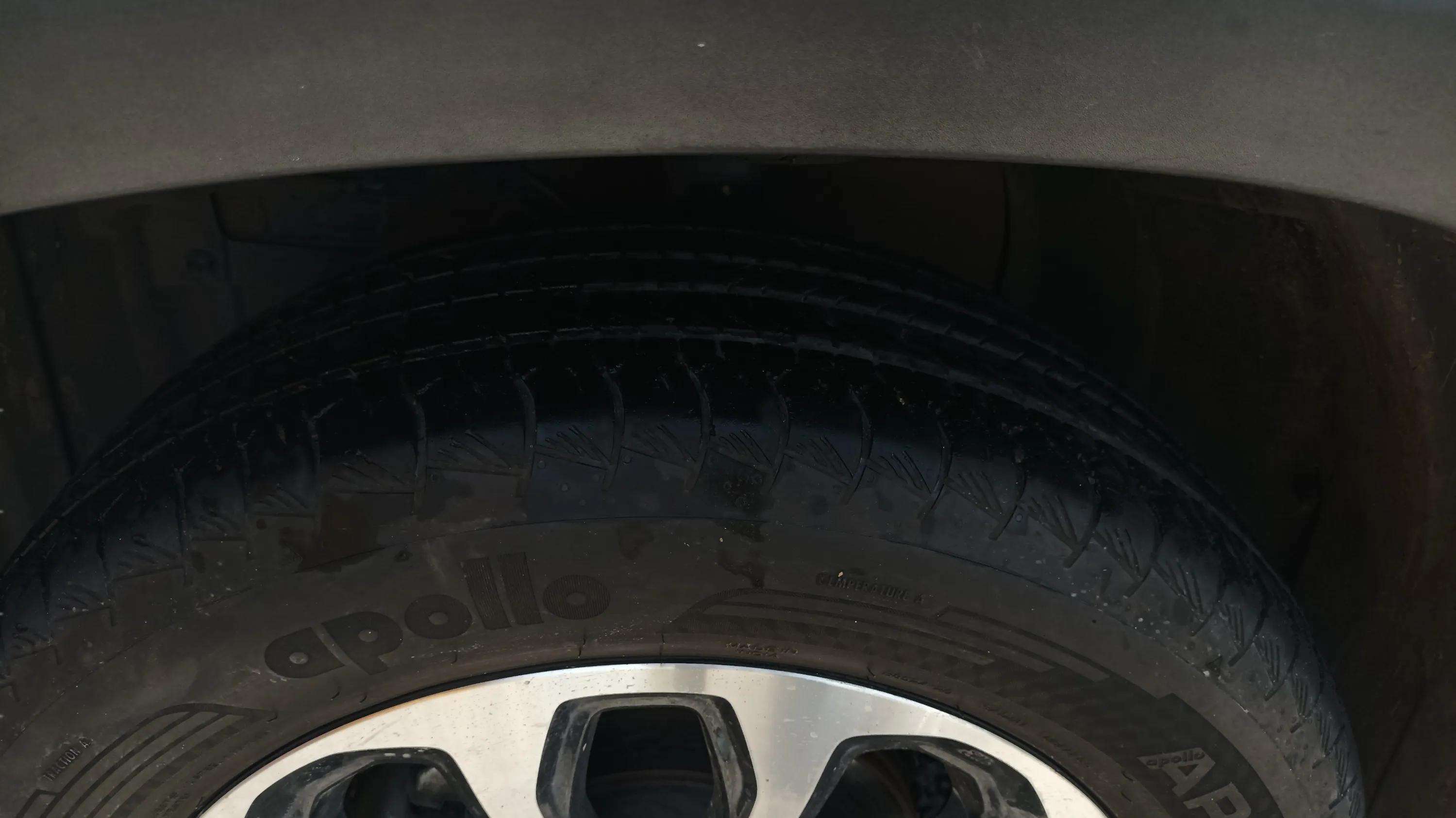 LHS-Front-Tyre-Tread-20