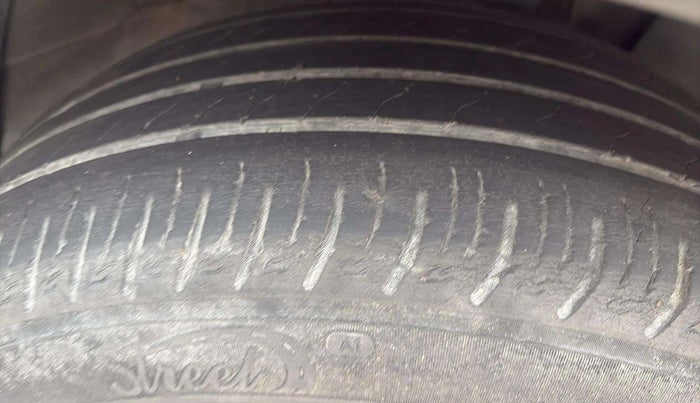 2022 Hyundai VENUE SX 1.5 CRDI, Diesel, Manual, 69,079 km, Right Front Tyre Tread