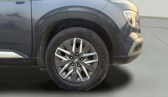 2022 Hyundai VENUE SX 1.5 CRDI, Diesel, Manual, 69,079 km, Right Front Wheel