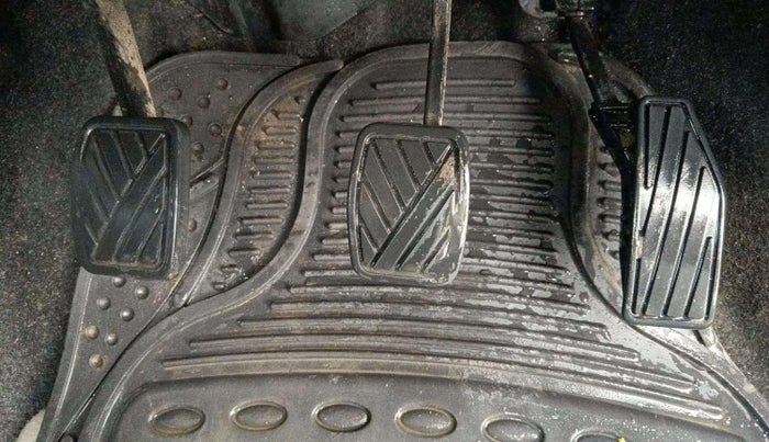 2022 Maruti Swift VXI, CNG, Manual, 49,210 km, Pedals