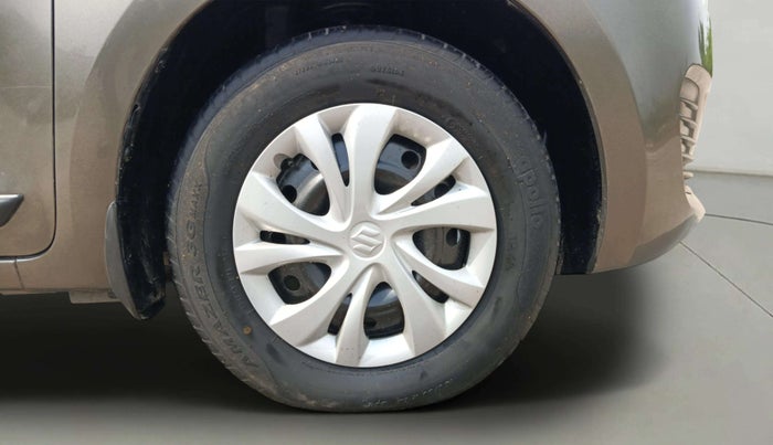 2022 Maruti Swift VXI, CNG, Manual, 49,210 km, Right Front Wheel