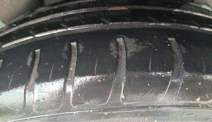 2022 Maruti Swift VXI, CNG, Manual, 49,210 km, Right Rear Tyre Tread