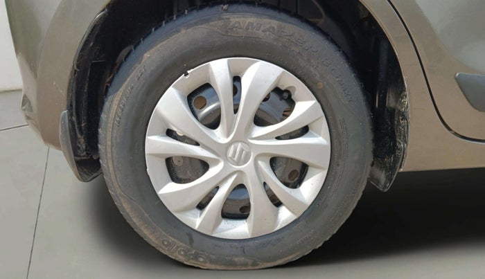 2022 Maruti Swift VXI, CNG, Manual, 49,210 km, Right Rear Wheel