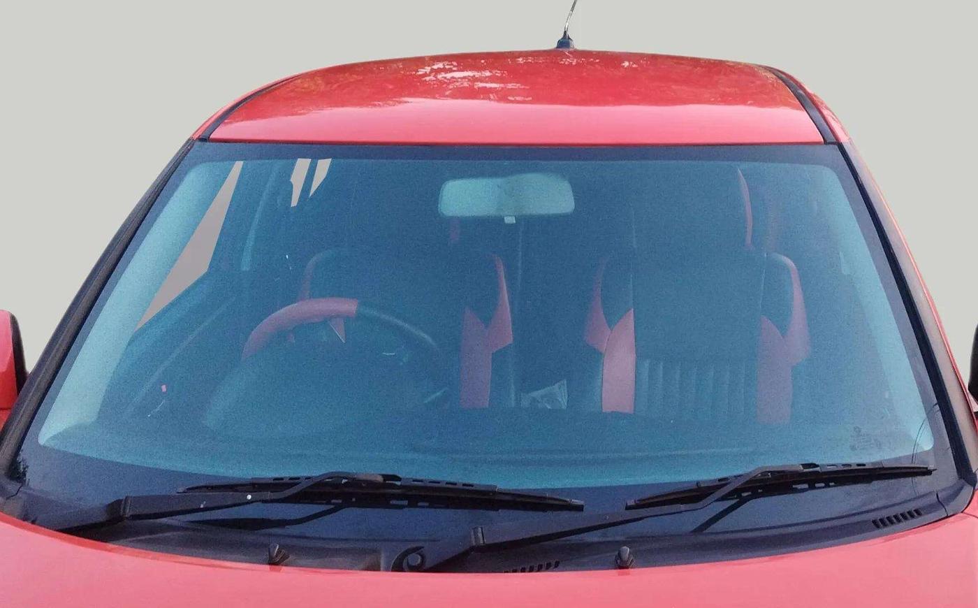2015 Maruti Swift VDI, Diesel, Manual, 1,03,648 km, Front Windshield