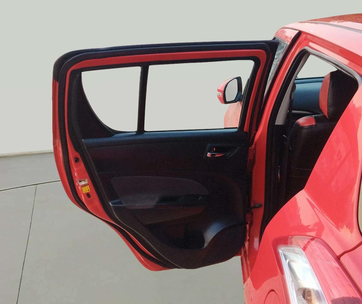 2015 Maruti Swift VDI, Diesel, Manual, 1,03,648 km, LHS Rear Door