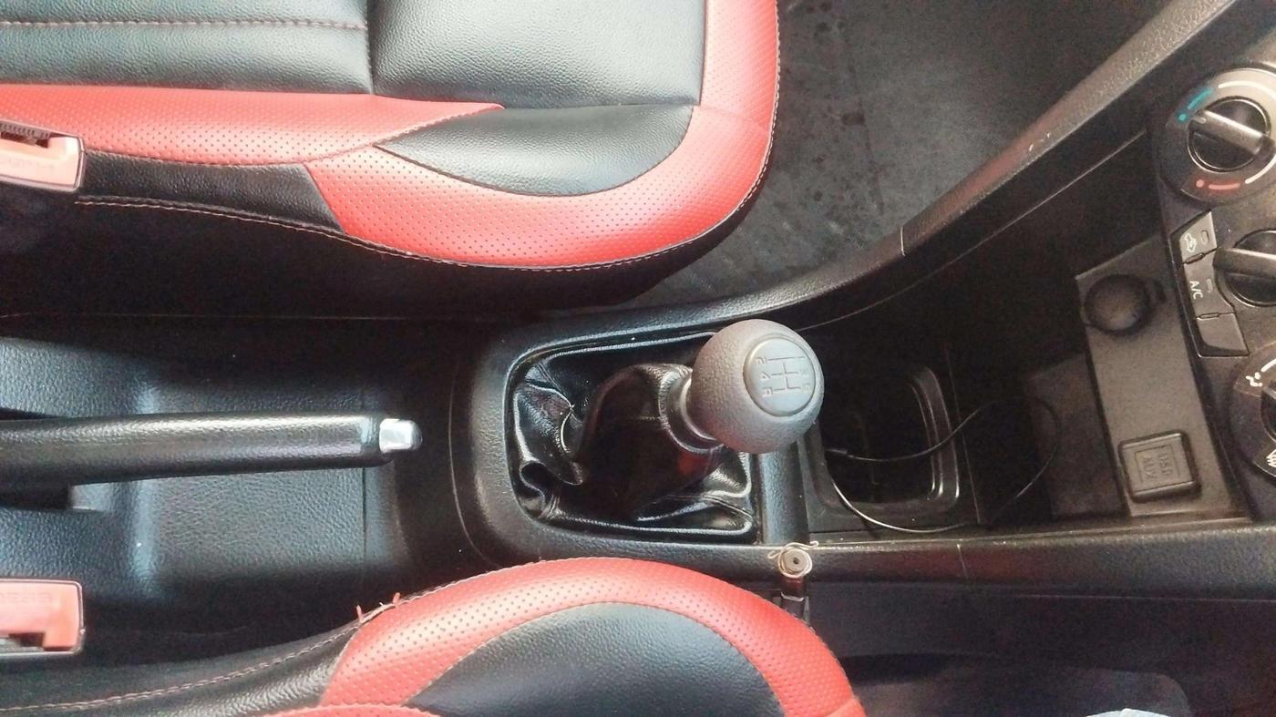 2015 Maruti Swift VDI, Diesel, Manual, 1,03,648 km, Gear Lever