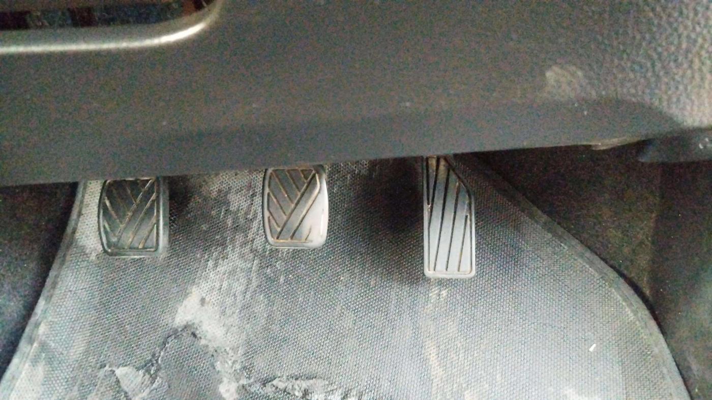 2015 Maruti Swift VDI, Diesel, Manual, 1,03,648 km, Pedals