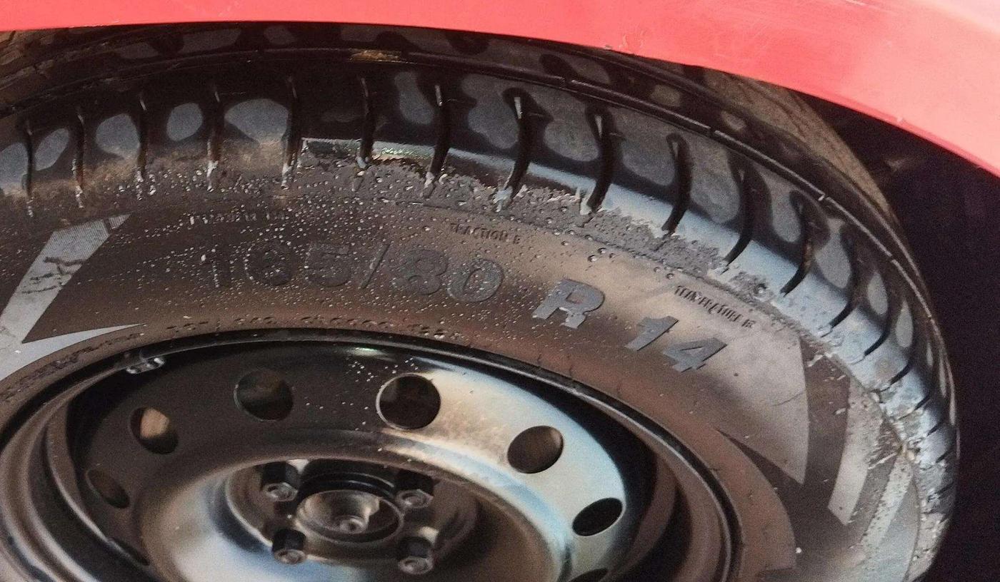 2015 Maruti Swift VDI, Diesel, Manual, 1,03,648 km, Left Rear Tyre Tread