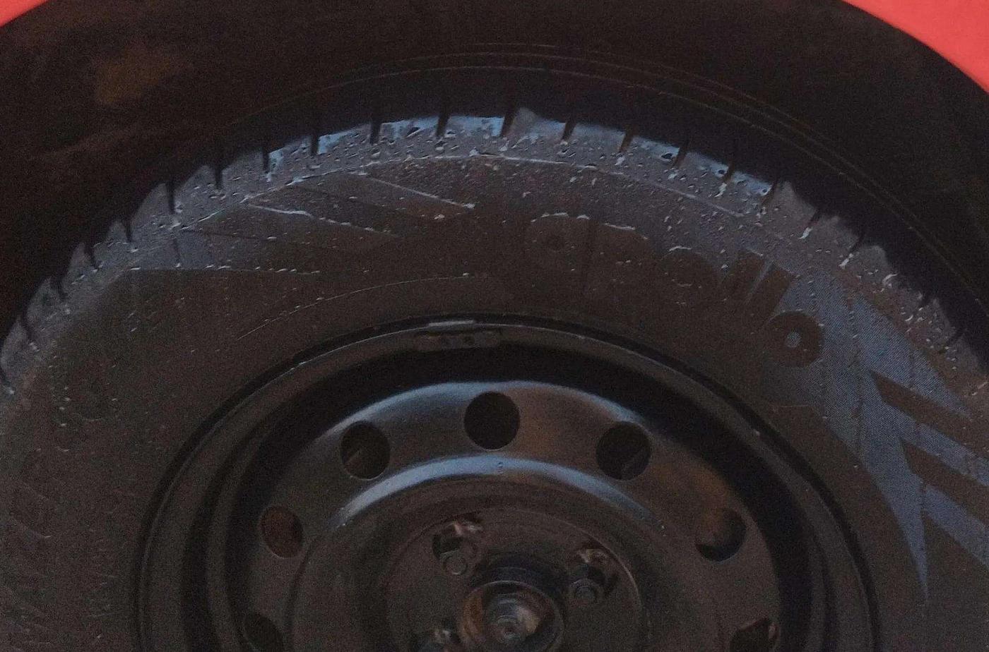 2015 Maruti Swift VDI, Diesel, Manual, 1,03,648 km, Right Front Tyre Tread