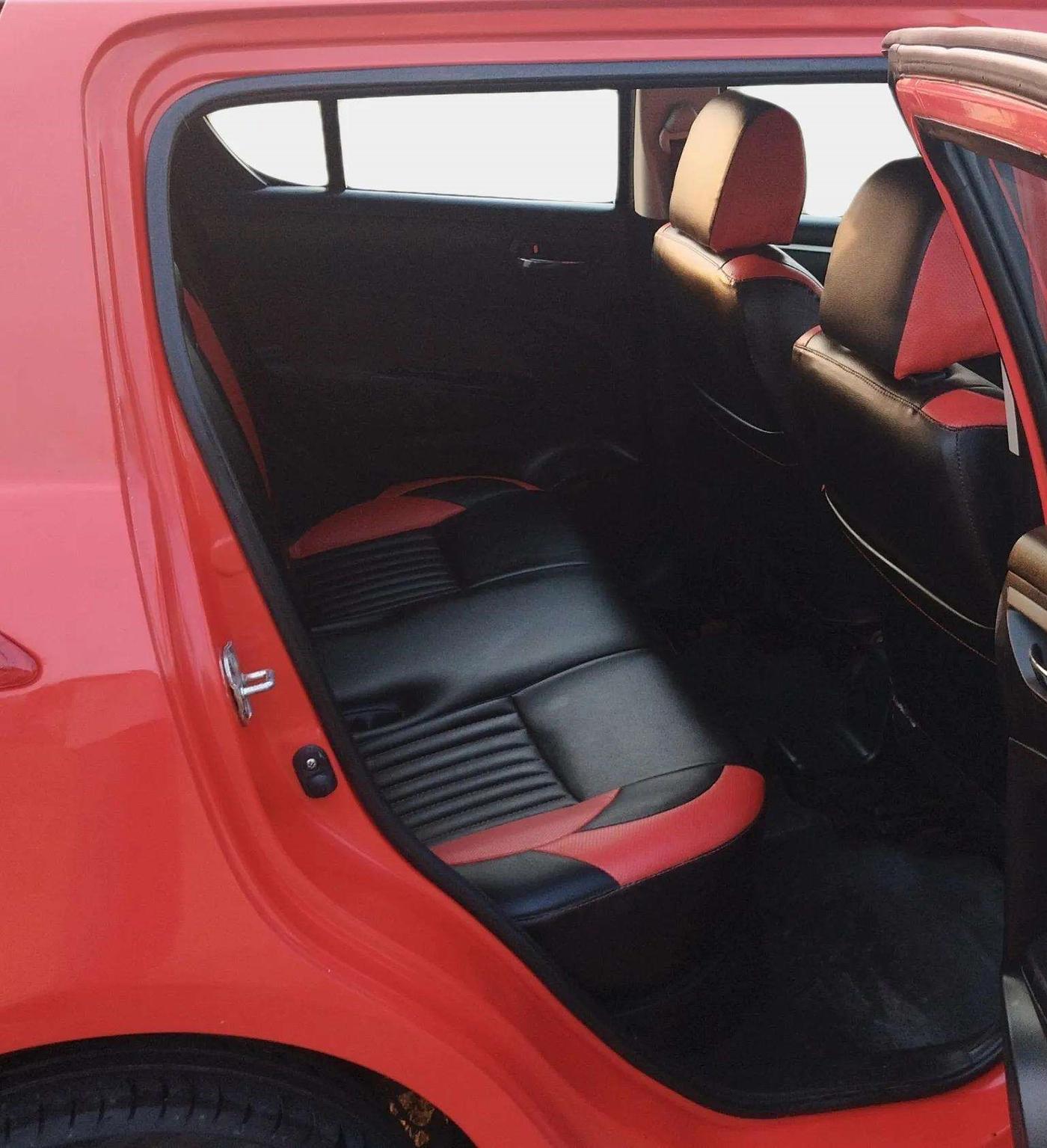 2015 Maruti Swift VDI, Diesel, Manual, 1,03,648 km, Right Side Rear Door Cabin