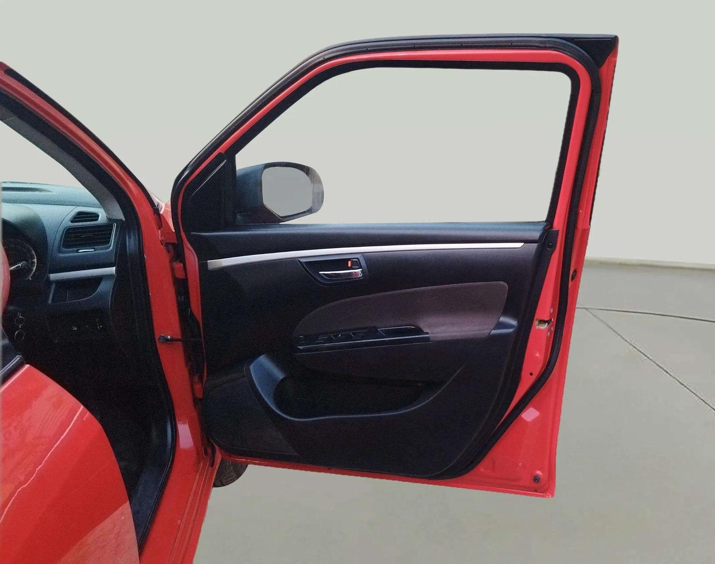 2015 Maruti Swift VDI, Diesel, Manual, 1,03,648 km, RHS Front Door
