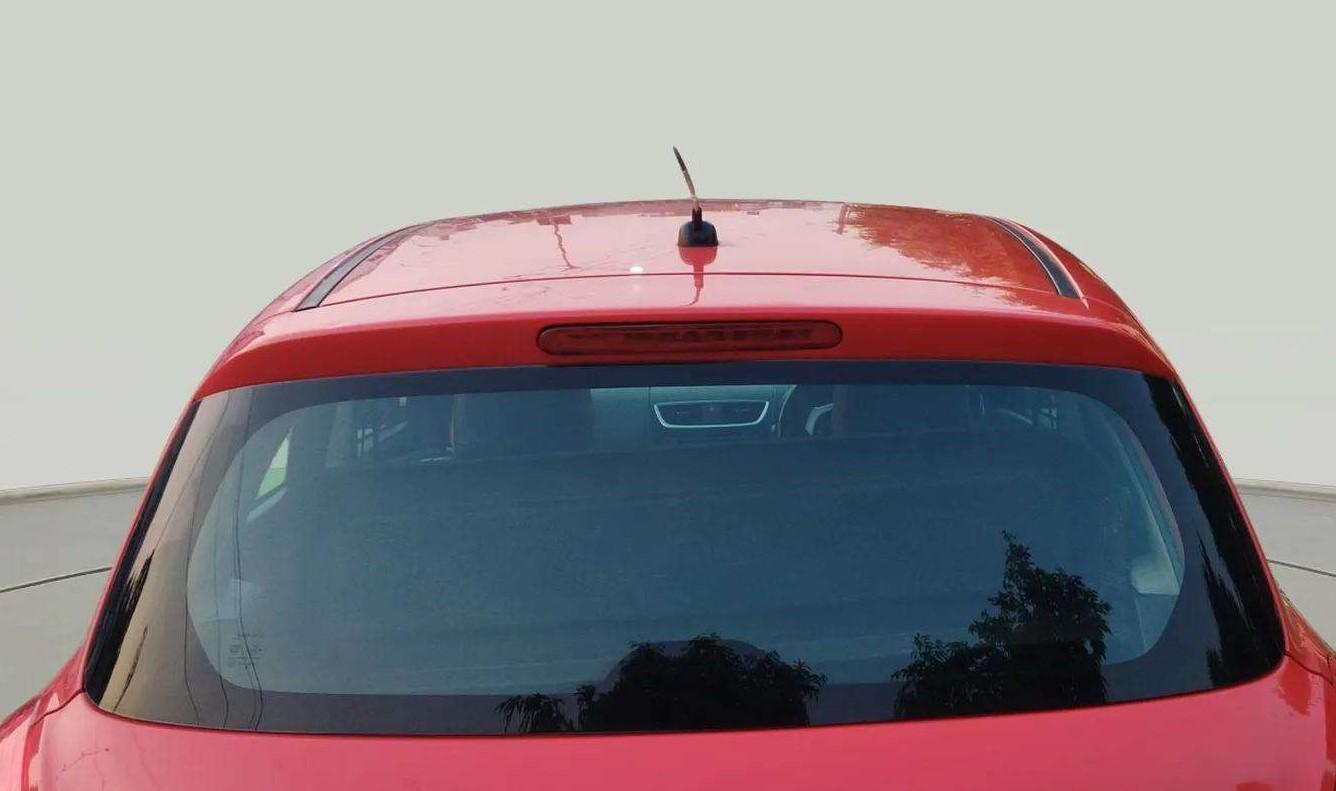 2015 Maruti Swift VDI, Diesel, Manual, 1,03,648 km, Rear Windshield