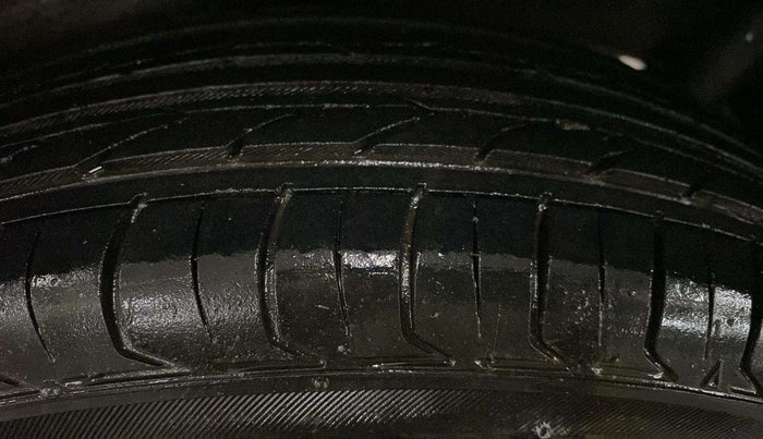 2014 Maruti Wagon R 1.0 LXI CNG, CNG, Manual, 39,590 km, Left Front Tyre Tread