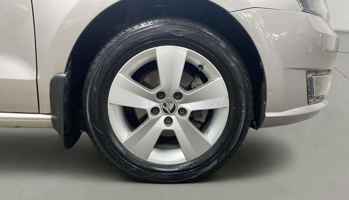 2017 Skoda Rapid STYLE 1.5 TDI AT, Diesel, Automatic, 56,758 km, Right Front Wheel