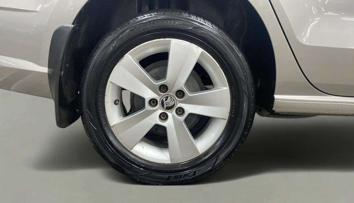 2017 Skoda Rapid STYLE 1.5 TDI AT, Diesel, Automatic, 56,758 km, Right Rear Wheel