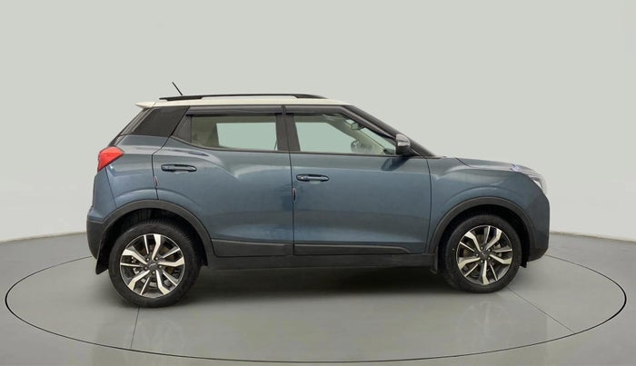 2021 Mahindra XUV300 W8 (O) 1.5 DIESEL AMT DUAL TONE, Diesel, Automatic, 67,955 km, Right Side View