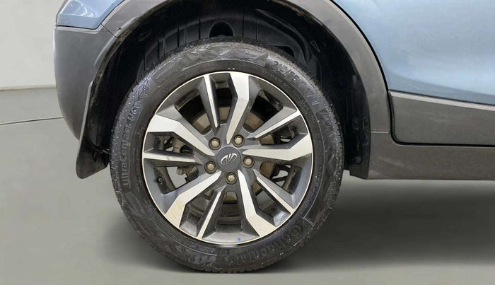 2021 Mahindra XUV300 W8 (O) 1.5 DIESEL AMT DUAL TONE, Diesel, Automatic, 67,955 km, Right Rear Wheel