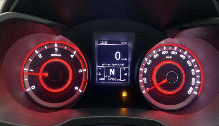 2021 Mahindra XUV300 W8 (O) 1.5 DIESEL AMT DUAL TONE, Diesel, Automatic, 67,955 km, Odometer Image