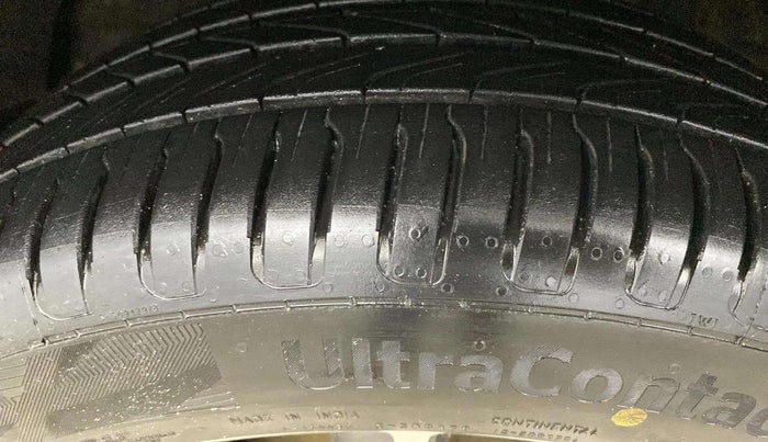 2021 Mahindra XUV300 W8 (O) 1.5 DIESEL AMT DUAL TONE, Diesel, Automatic, 67,955 km, Left Rear Tyre Tread