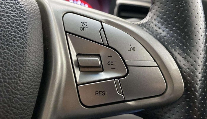2021 Mahindra XUV300 W8 (O) 1.5 DIESEL AMT DUAL TONE, Diesel, Automatic, 67,955 km, Adaptive Cruise Control