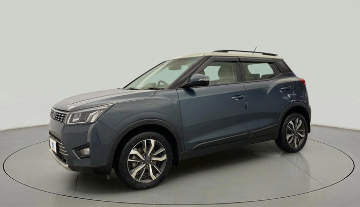 2021 Mahindra XUV300 W8 (O) 1.5 DIESEL AMT DUAL TONE, Diesel, Automatic, 67,955 km, Left Front Diagonal