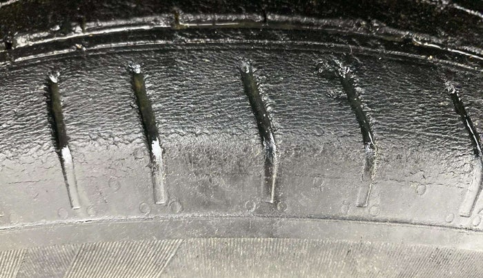 2021 Hyundai VENUE S 1.2, Petrol, Manual, 58,008 km, Right Front Tyre Tread