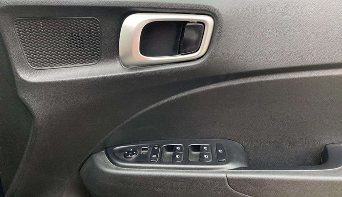 2021 Hyundai VENUE S 1.2, Petrol, Manual, 58,008 km, Driver Side Door Panels Control