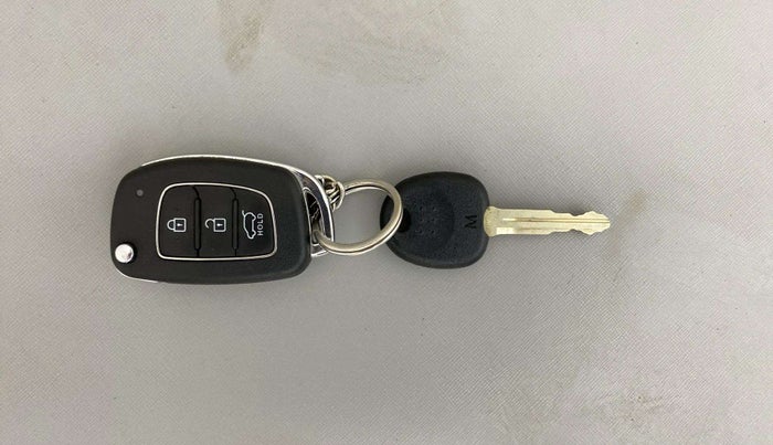 2021 Hyundai VENUE S 1.2, Petrol, Manual, 58,008 km, Key Close Up