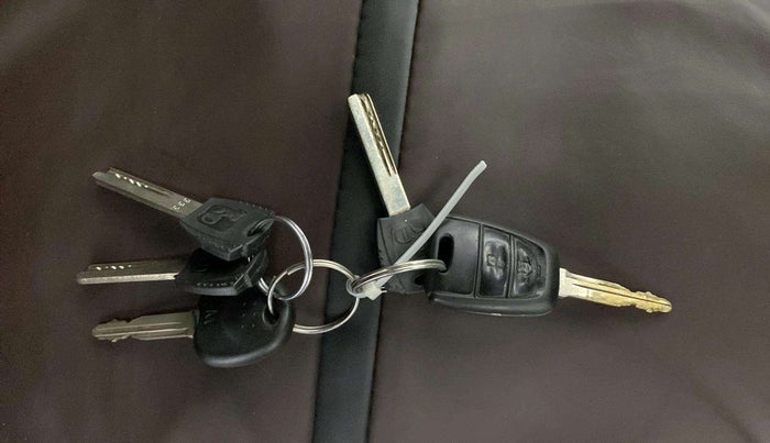 2019 Hyundai NEW SANTRO SPORTZ CNG, CNG, Manual, 72,834 km, Key Close Up