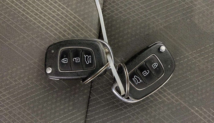 2018 Hyundai Creta E PLUS 1.6 PETROL, Petrol, Manual, 42,573 km, Key Close Up