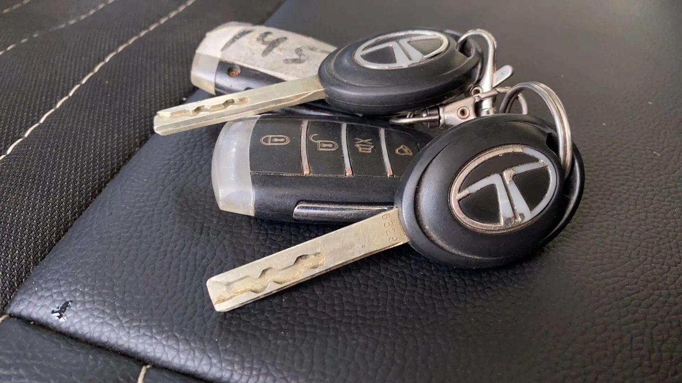 2023 Tata Tiago XE PETROL, CNG, Manual, 25,867 km, Key Close Up