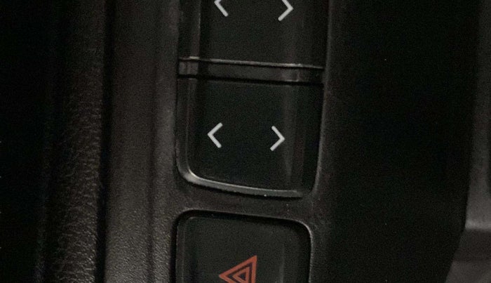 2019 Renault Kwid RXL, Petrol, Manual, 38,013 km, Left front window switch / handle - Power window makes minor noise
