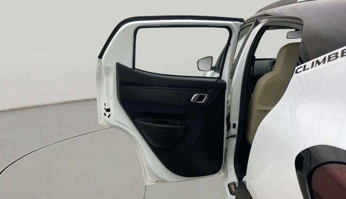 2023 Renault Kwid CLIMBER 1.0 AMT Dual Tone , Petrol, Automatic, 6,316 km, LHS Rear Door