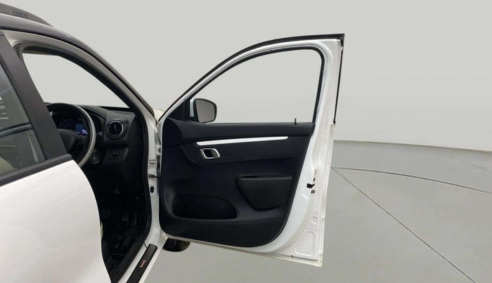 2023 Renault Kwid CLIMBER 1.0 AMT Dual Tone , Petrol, Automatic, 6,316 km, RHS Front Door