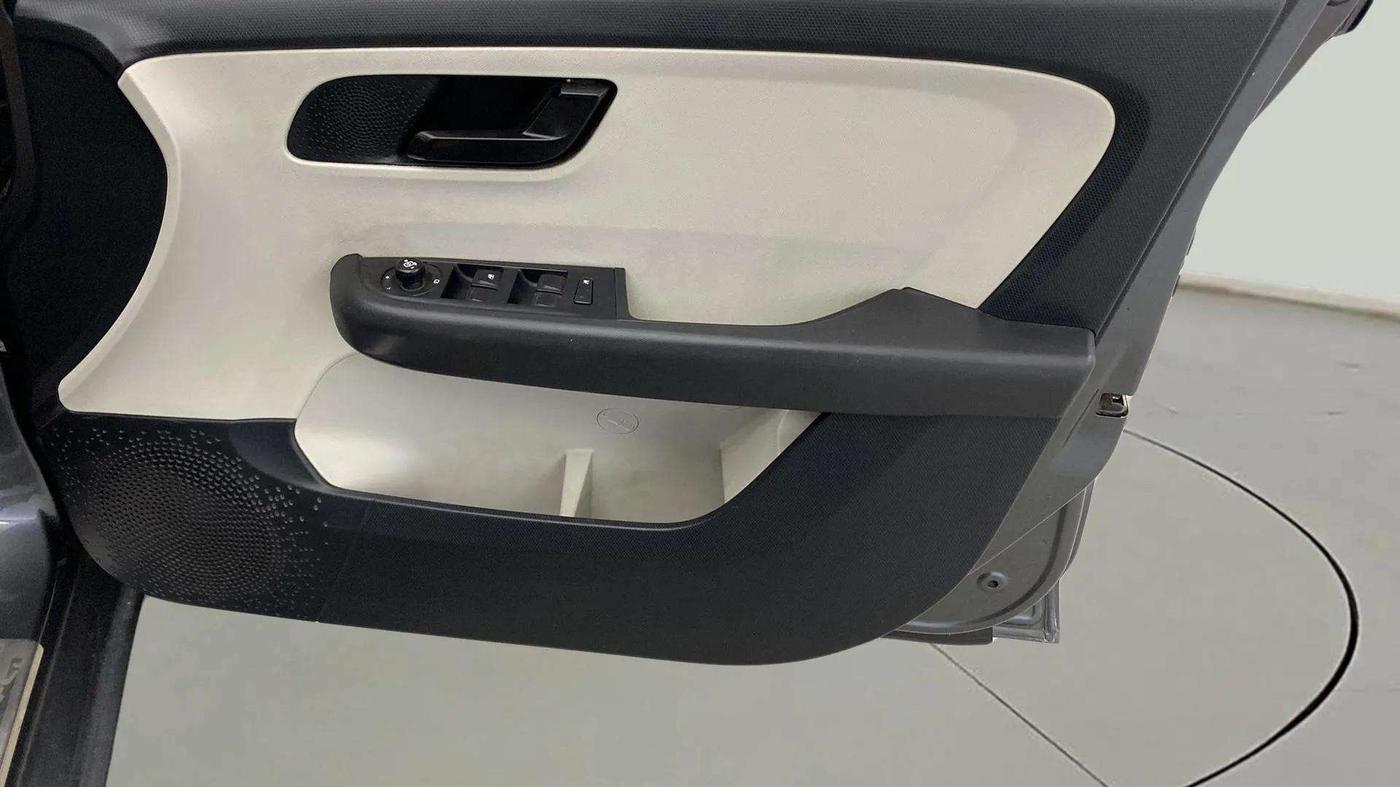 2021 Tata ALTROZ XM PLUS PETROL, Petrol, Manual, 39,295 km, Driver Side Door Panels Control