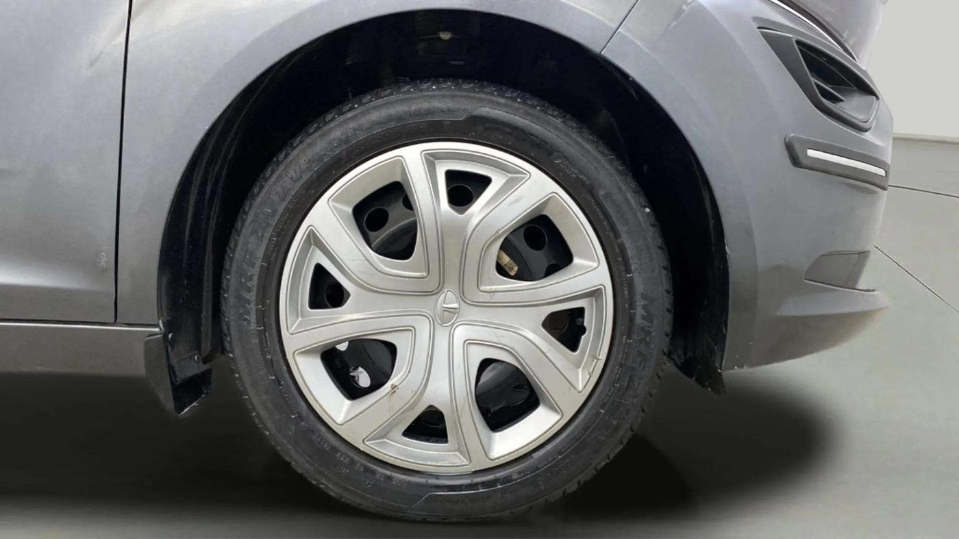 2021 Tata ALTROZ XM PLUS PETROL, Petrol, Manual, 39,295 km, Right Front Wheel