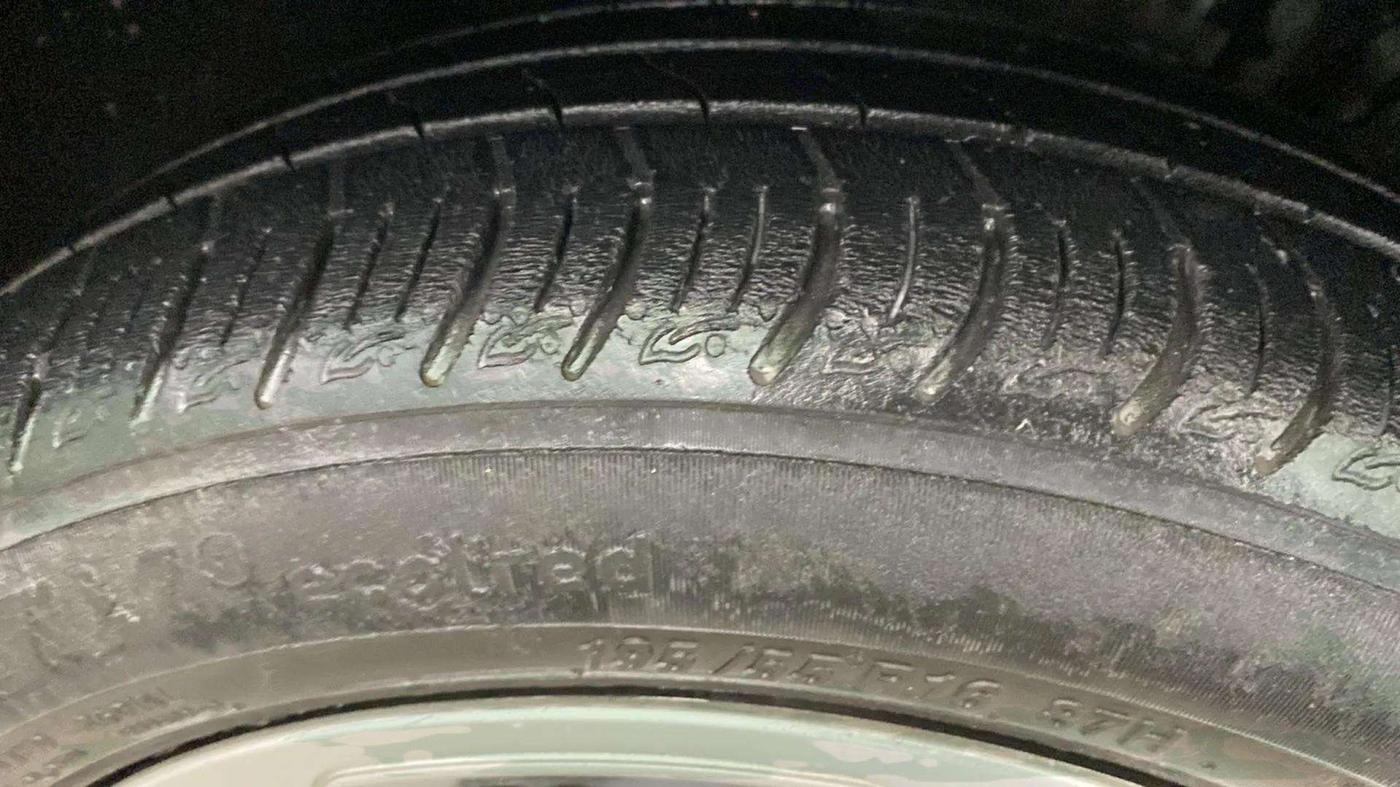 2021 Tata ALTROZ XM PLUS PETROL, Petrol, Manual, 39,295 km, Right Front Tyre Tread