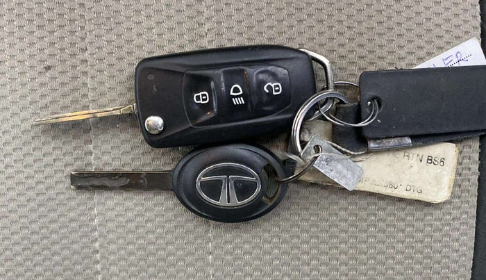 2021 Tata ALTROZ XM PLUS PETROL, Petrol, Manual, 39,295 km, Key Close Up