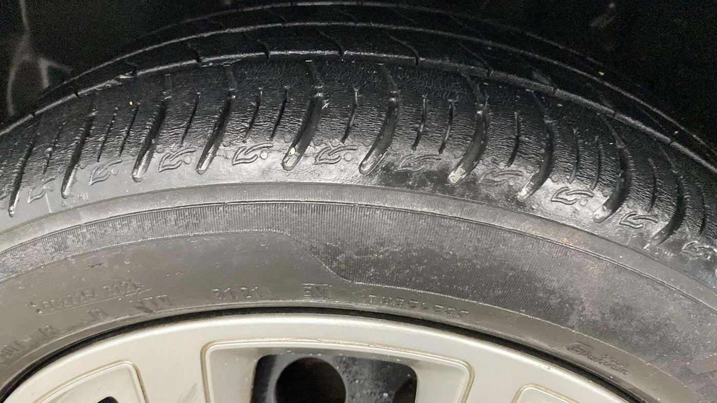 2021 Tata ALTROZ XM PLUS PETROL, Petrol, Manual, 39,295 km, Left Rear Tyre Tread