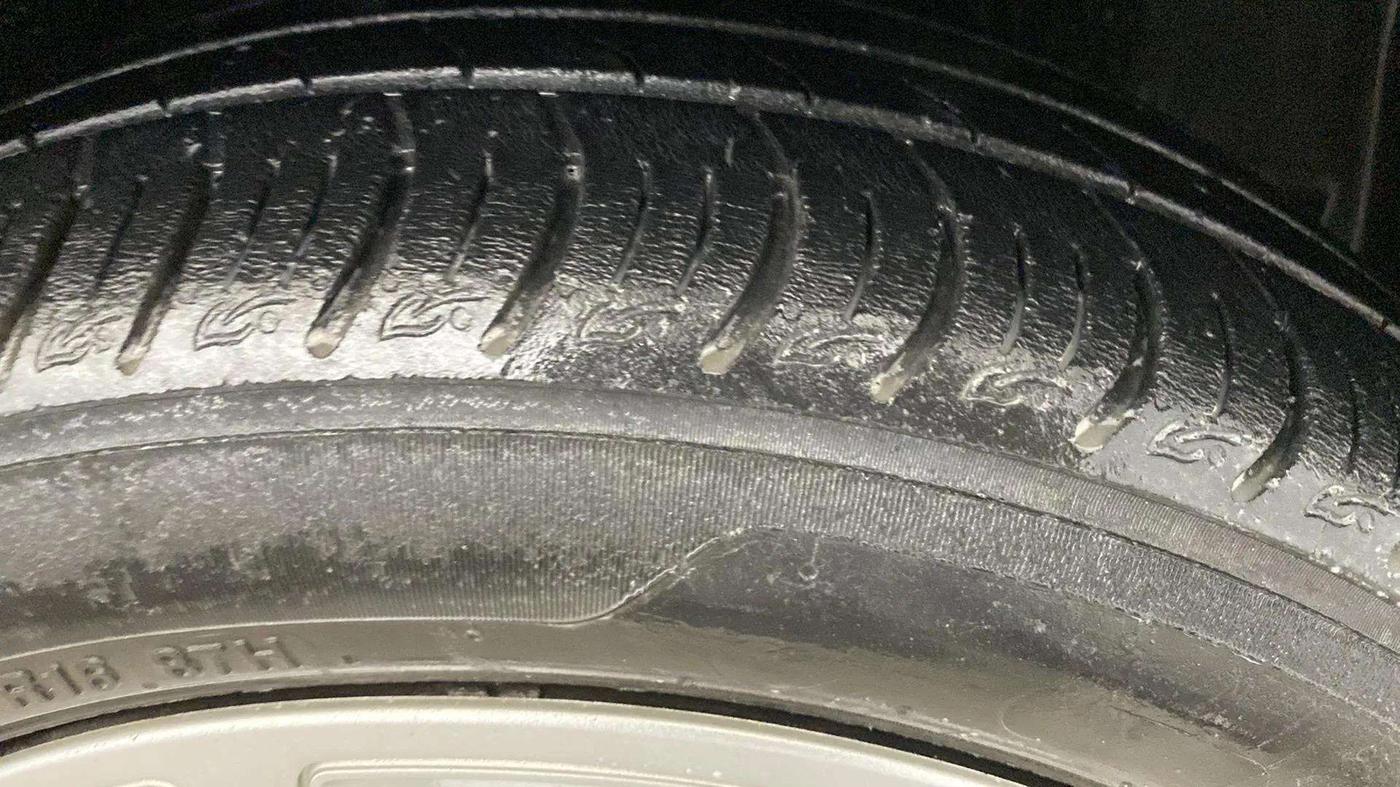 2021 Tata ALTROZ XM PLUS PETROL, Petrol, Manual, 39,295 km, Left Front Tyre Tread