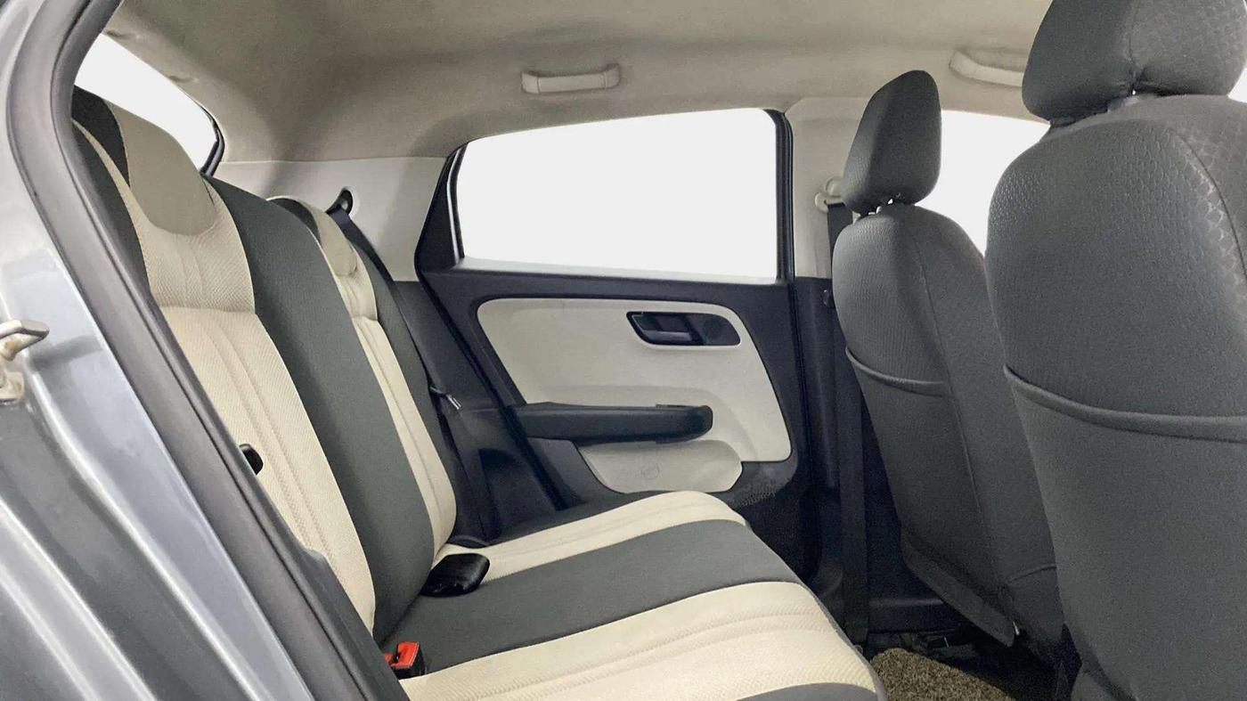 2021 Tata ALTROZ XM PLUS PETROL, Petrol, Manual, 39,295 km, Right Side Rear Door Cabin