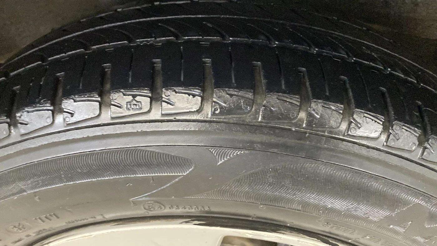 2015 Honda Jazz 1.2L I-VTEC V AT, Petrol, Automatic, 85,889 km, Left Front Tyre Tread