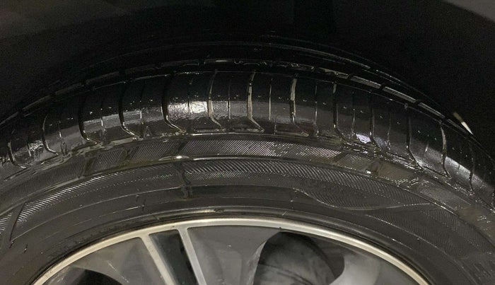 2016 Hyundai Creta SX PLUS AT 1.6 PETROL, Petrol, Automatic, 40,521 km, Left Rear Tyre Tread