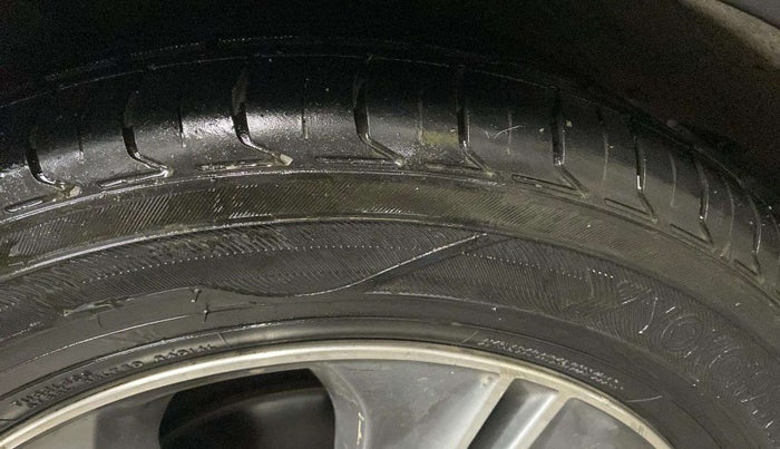 2016 Hyundai Creta SX PLUS AT 1.6 PETROL, Petrol, Automatic, 40,521 km, Left Front Tyre Tread
