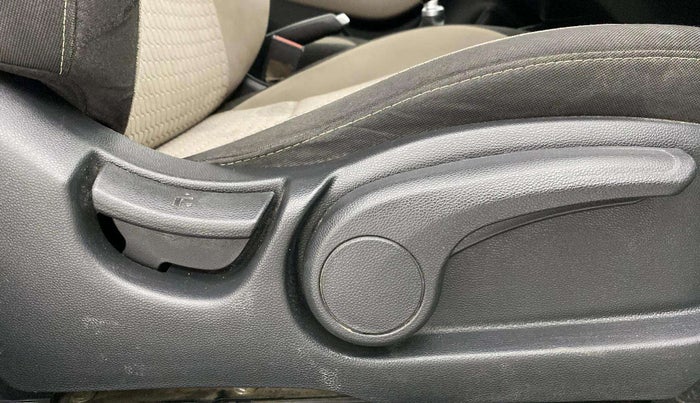 2017 Hyundai Elite i20 ASTA 1.2, Petrol, Manual, 98,421 km, Driver Side Adjustment Panel