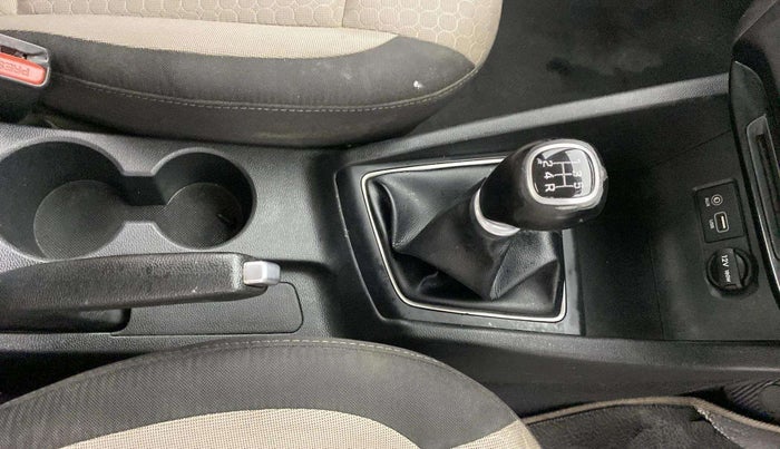 2017 Hyundai Elite i20 ASTA 1.2, Petrol, Manual, 98,421 km, Gear Lever