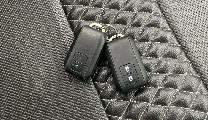 2020 Maruti Baleno ZETA PETROL 1.2, Petrol, Manual, 55,583 km, Key Close Up